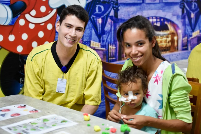 rogramação segue até 12 de outubro incluindo visitas de cães terapeutas, jogos pedagógicos e oficinas que reforçam o cuidado humanizado na internação infantil