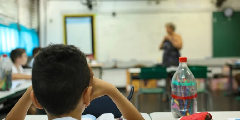 Governo abre canal para sugestões sobre uso de IA na educação