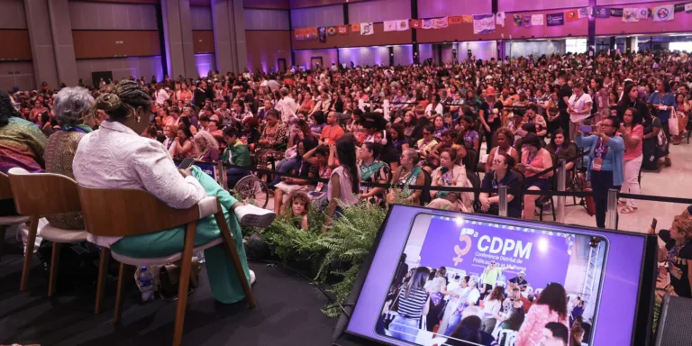 Brasília: conferencistas exigem políticas para todas as "mulheridades"