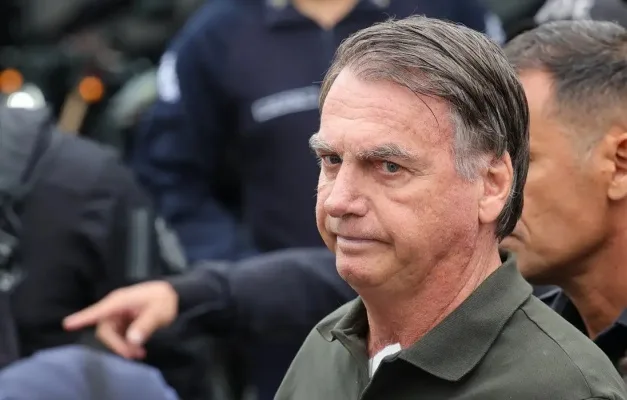 Moraes autoriza atendimento médico domiciliar a Bolsonaro após crise de soluços