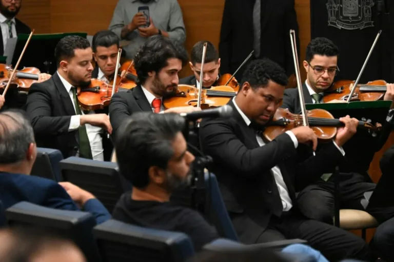 Mabel prestigia sessão especial em homenagem aos 32 anos da Orquestra Sinfônica de Goiânia