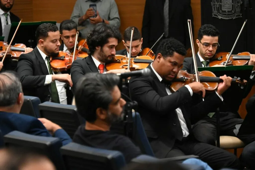 Mabel prestigia sessão especial em homenagem aos 32 anos da Orquestra Sinfônica de Goiânia
