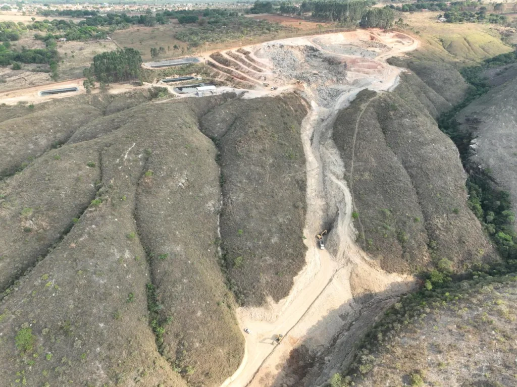 Relatório entregue nesta quarta-feira (8) informa remoção de 62,8 mil metros cúbicos de resíduos sólidos. Prazo era 10 de outubro