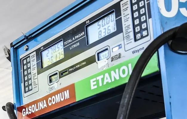 Petrobras anuncia redução de 4,9% no preço da gasolina A