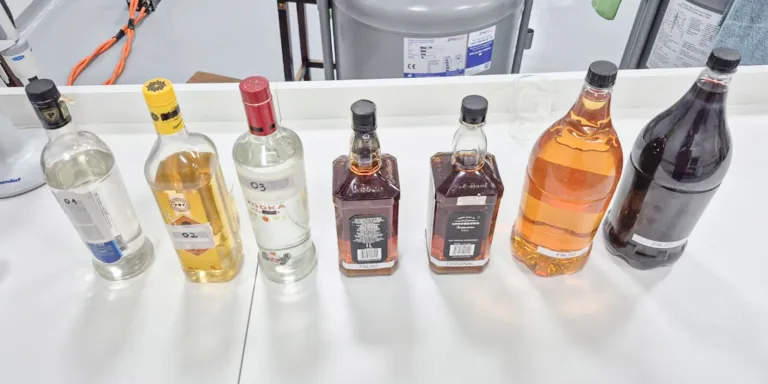 Metanol: Entenda como é feita a análise de bebidas adulteradas