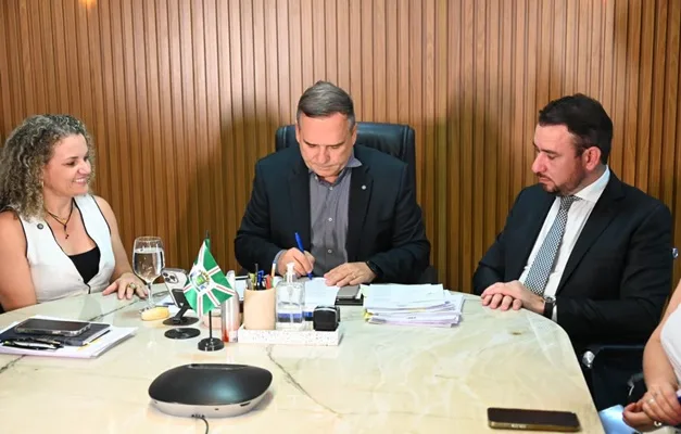 Prefeito de Goiânia anuncia bônus de até R$5 mil para servidores da Educação