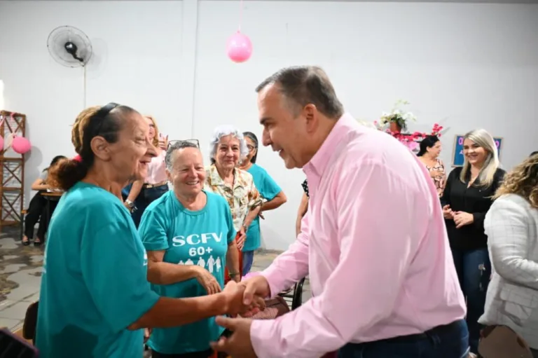 Prefeito Sandro Mabel assina ordem de serviço para reforma de Cras