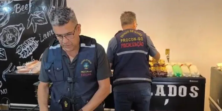 Procon apreende produtos vencidos em supermercado de Abadiânia