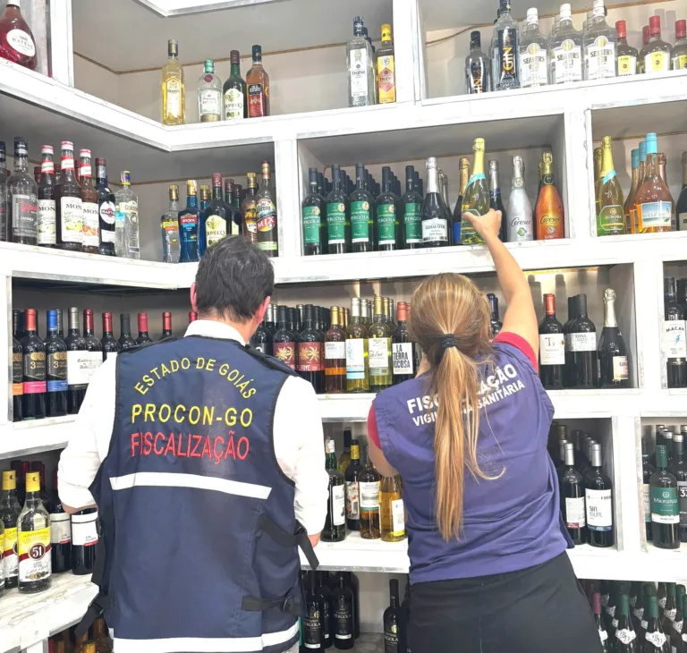 Procon participa de força-tarefa para combater falsificação de bebidas