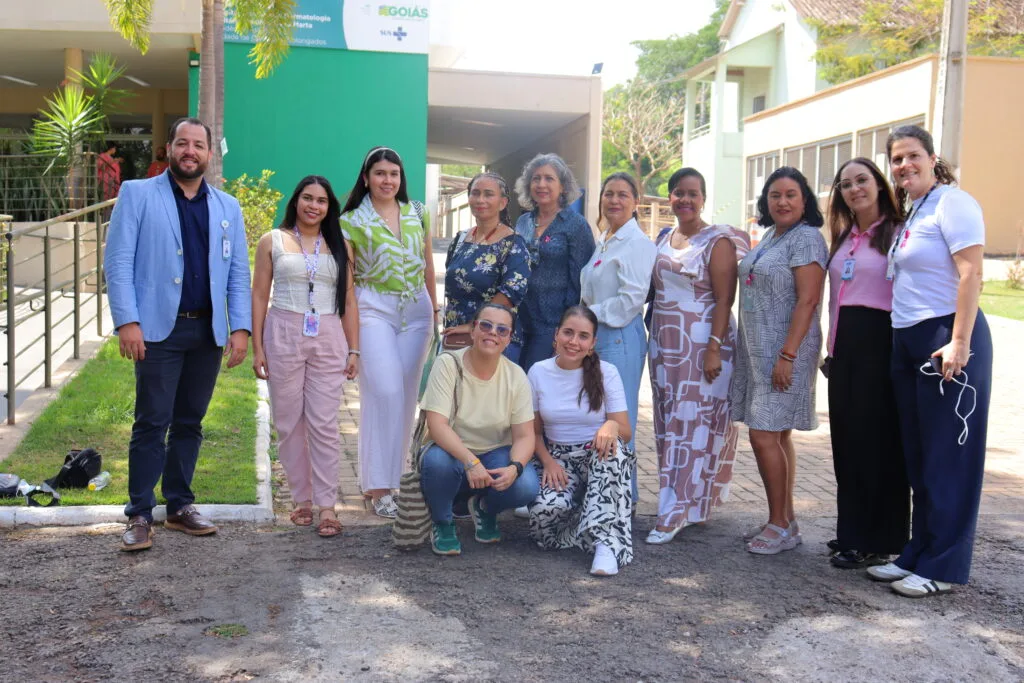 Profissionais da Universidade da Colômbia conhecem atendimento do HDS