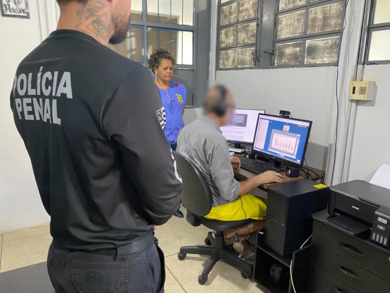 Reeducando defende doutorado dentro de unidade prisional em Goiás