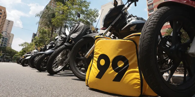 Rio vai fiscalizar manobras perigosas de motoristas de aplicativo