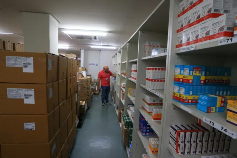 Governo facilita acesso a medicamentos de alto custo com avisos pelo WhatsApp