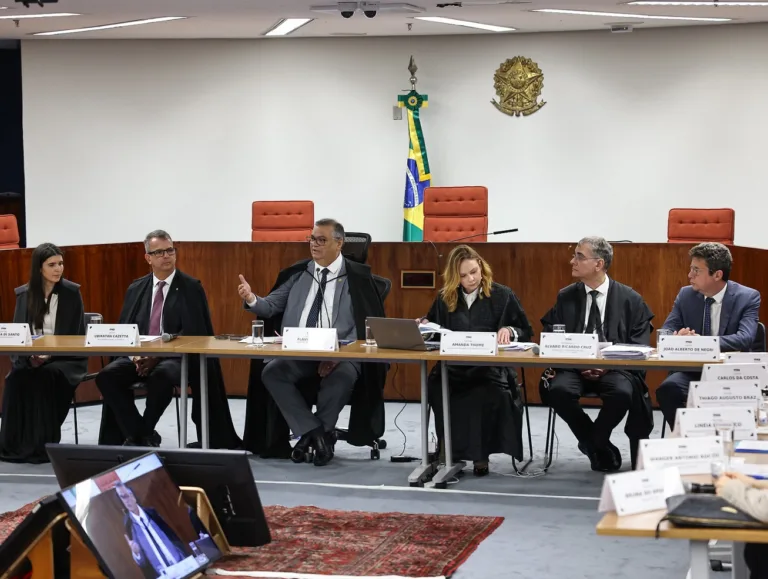 STF exige transparência em emendas estaduais e municipais de R$12 bilhões.
