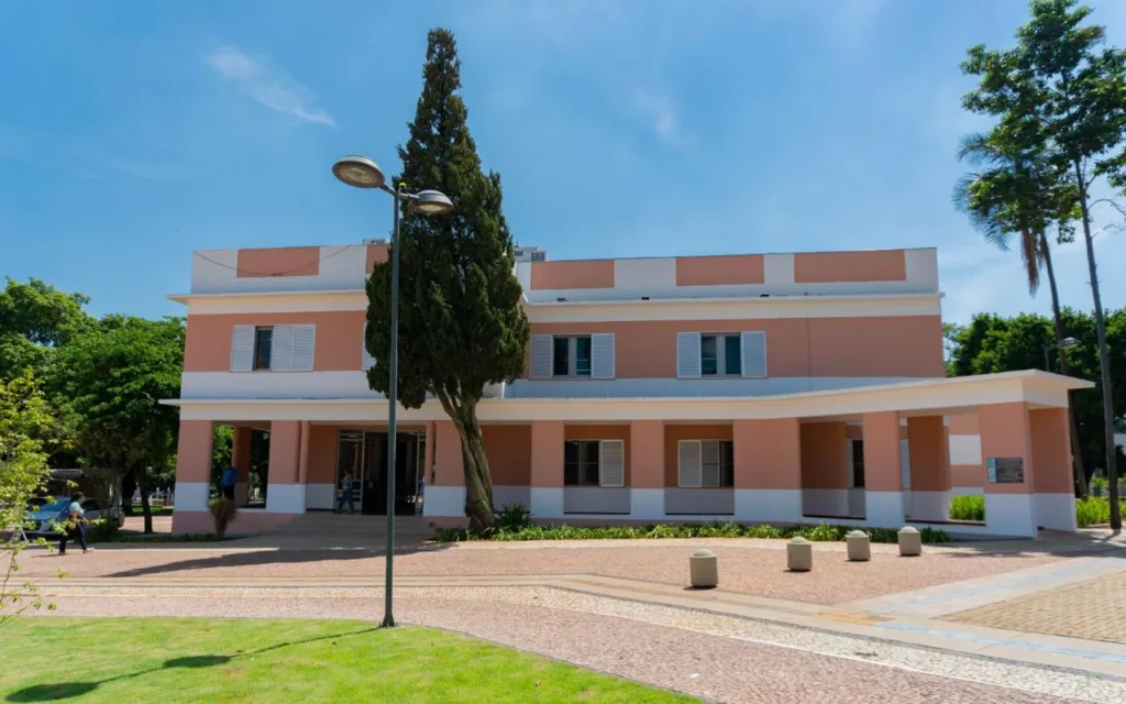 Cada vencedor vai ser contemplado com um cachê de R$ 150 mil, e terá o livro publicado em editora de circulação nacional