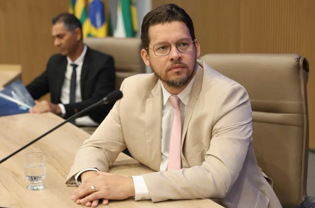Vereador de Aparecida de Goiânia deixa o PL e avalia filiação ao Podemos ou PSDB