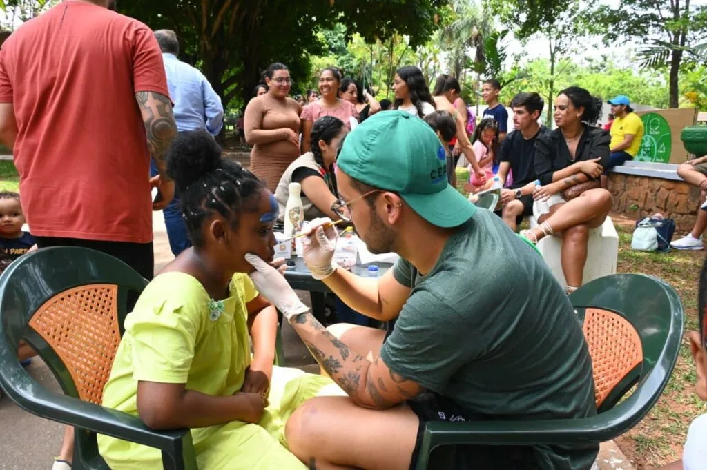Zoológico supera expectativa de público e nove mil pessoas visitam espaço neste domingo