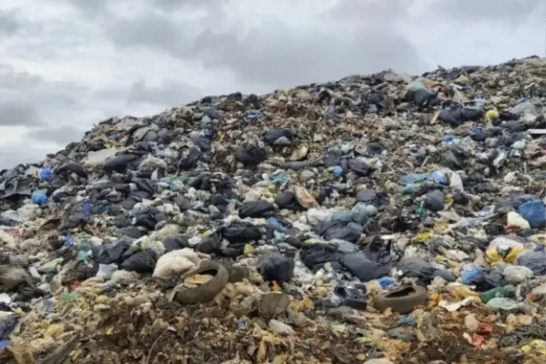 Goiânia é multada em R$5 mil por dia por operar lixão sem licença ambiental