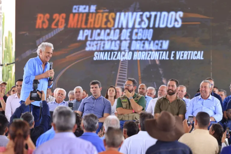 CAIADO DISCURSA EM HIDROLANDIA