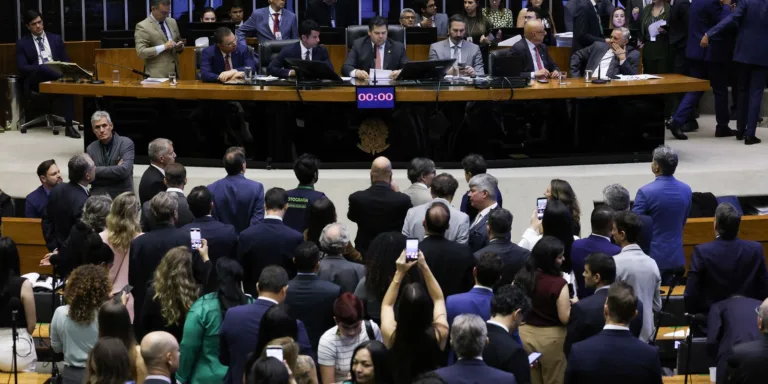 Congresso derruba 52 vetos ao PL do licenciamento ambiental