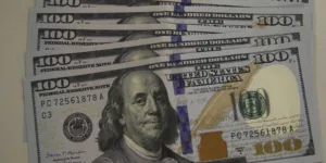 Dólar encosta em R$ 5,34 após ata de reunião do Banco Central dos EUA