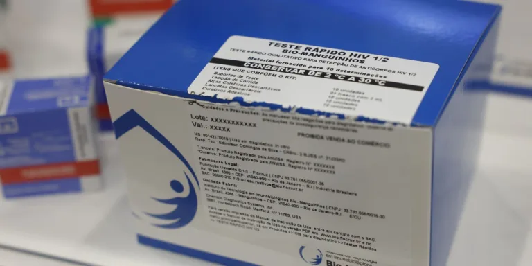 Fiocruz vai ampliar produção de kits diagnósticos para o SUS