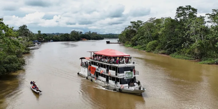 Flotilha Yaku Mama chega à COP30 com demandas de povos indígenas