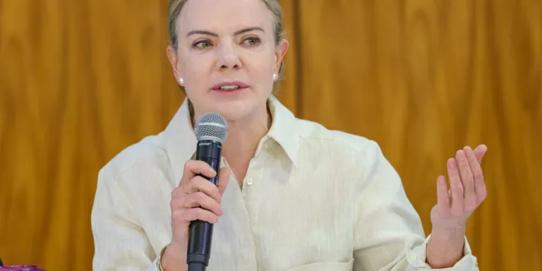 “Perde o Brasil”, diz Gleisi sobre derrubada de vetos do licenciamento