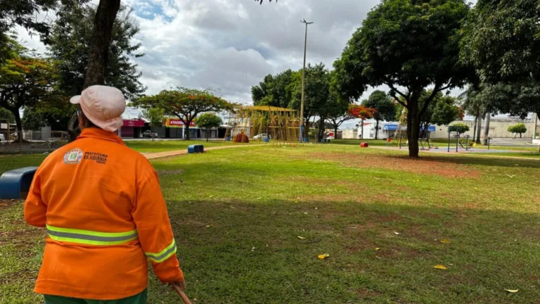 Comurg revitaliza 15 praças de Goiânia para receber projeto Natal para Todos