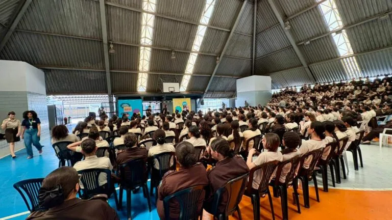 Educação implementa programa internacional na rede estadual de ensino