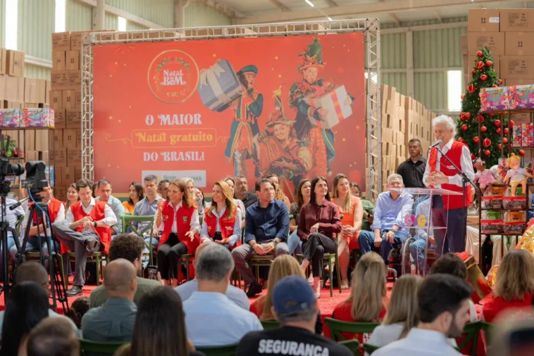 Começa a entrega de presentes do Natal do Bem