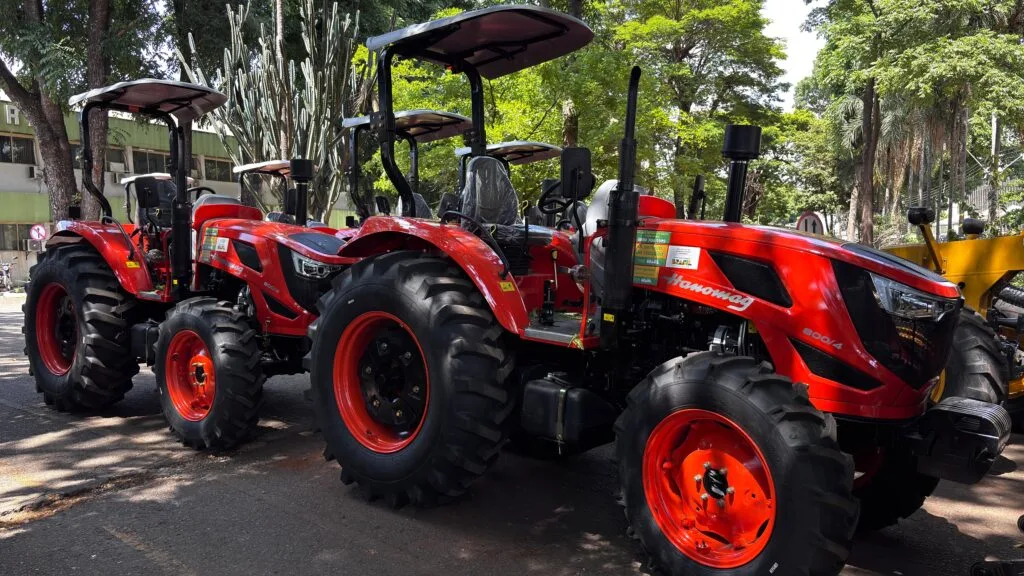 equipamento agrícola tratos