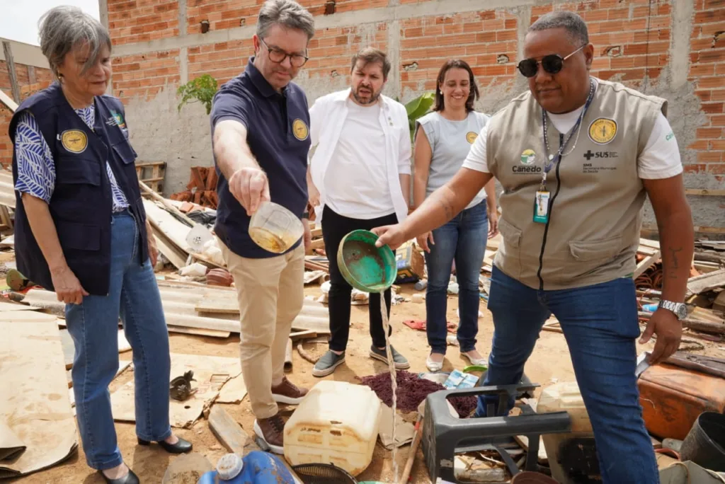 cOMBATE A CRIADOURO DO MOSQUITO NO Dia D de Mobilização Nacional contra a Dengue