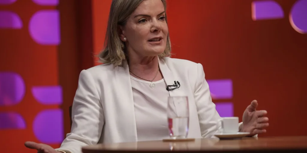 Governo é contra equiparar facções ao terrorismo, diz Gleisi Hoffmann 