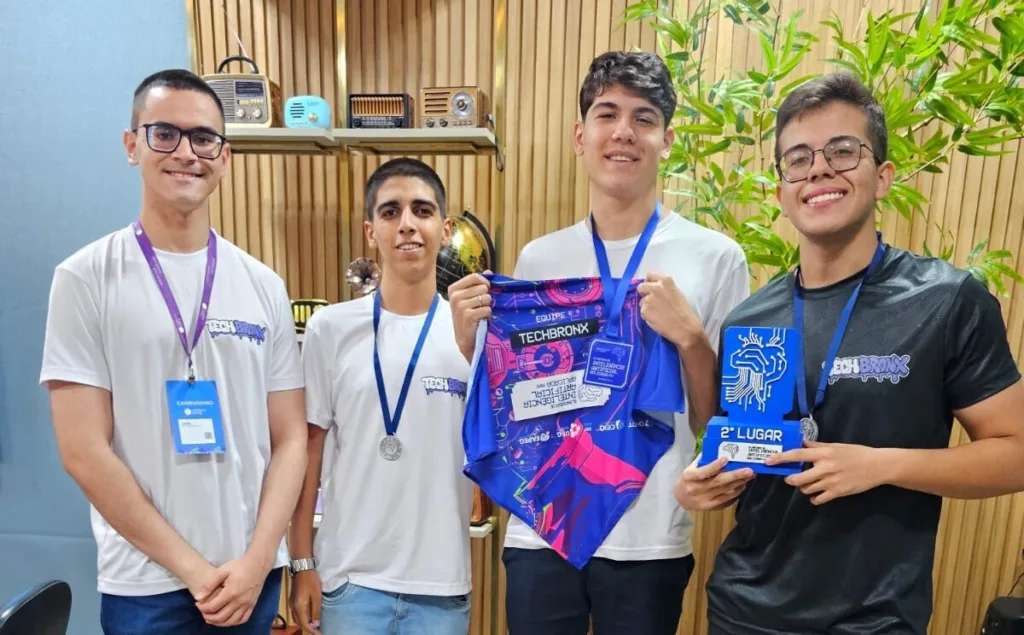 Jovens de Anápolis Brilham na Campus Party Goiás e Conquistam Intercâmbio na Inglaterra com IA