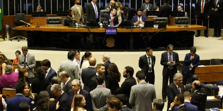 Câmara aprova ampliação gradual da licença-paternidade