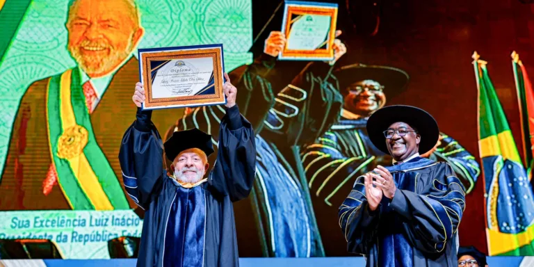Lula recebe título de doutor honoris causa em Moçambique