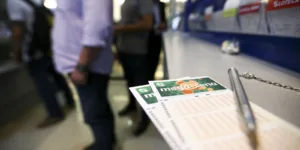Mega-Sena acumula novamente e prêmio principal vai para R$ 55 milhões