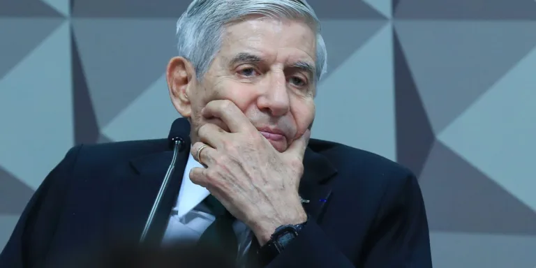 Moraes pede comprovação do histórico clínico de Augusto Heleno