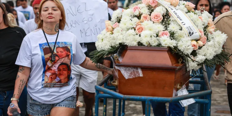 Últimos corpos de pessoas assassinadas em operação no Rio deixam o IML