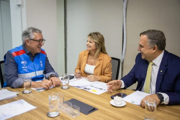 Em Brasília, Mabel se reúne com ministro Padilha em busca de recursos para a saúde