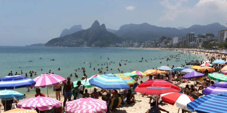 Rio de Janeiro bate recorde de turistas internacionais em 2025