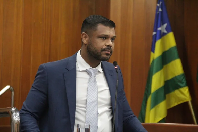 Romário Policarpo entrega novo pavimento na Câmara de Goiânia e faz balanço de sua gestão