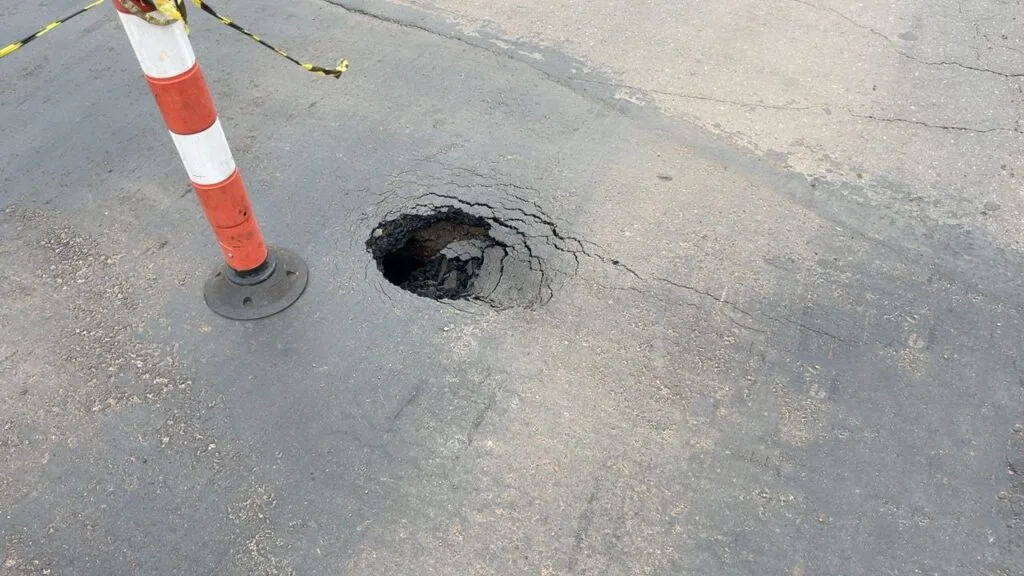 Prefeitura de Goiânia recupera pista da Avenida 87 com Rua 132, no Setor Sul