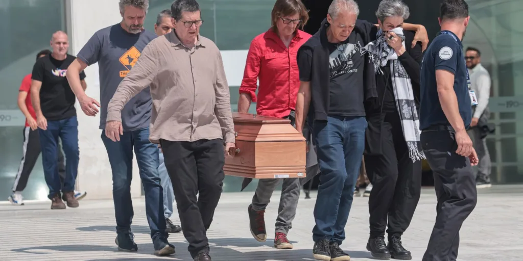 Familiares, amigos e políticos se despedem de Paulo Frateschi na Alesp