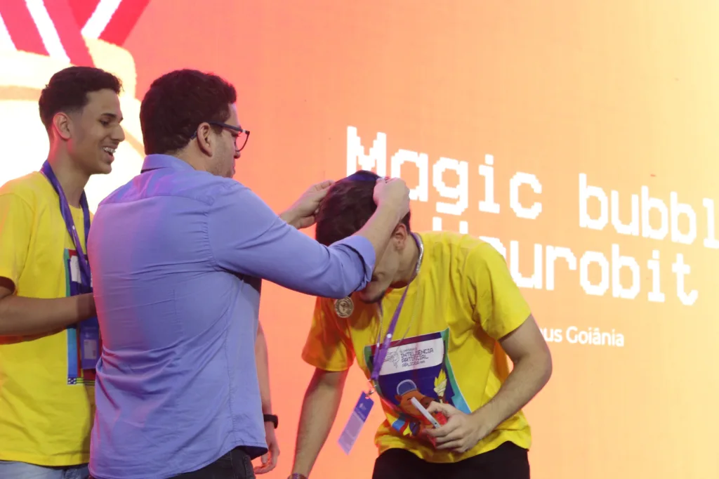 Vencedores da Olimpíada de IA Aplicada garantem vaga para intercâmbio na Inglaterra