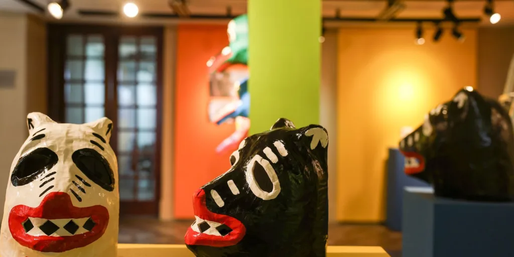 Tradição dos Juli?es na produção de máscaras de Olinda chega ao Rio