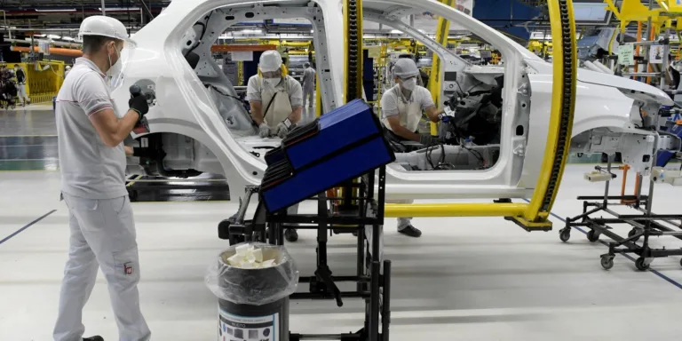 CCJ do Senado aprova fim da escala 6x1 e prevê jornada de 36h semanais