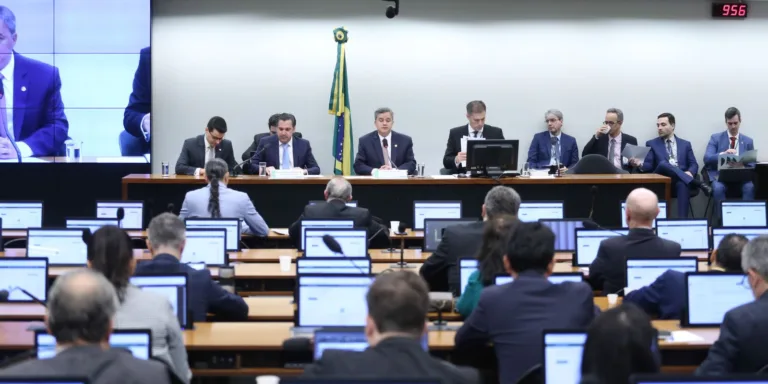 Comissão do Congresso aprova Orçamento de 2026