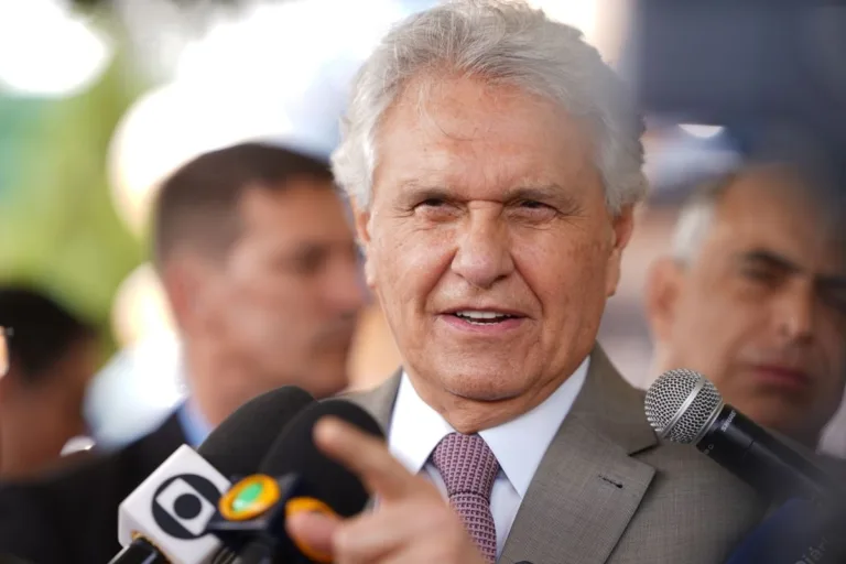 Caiado Incentiva Flávio Bolsonaro a Manter Pré-Candidatura em 2026 e Defende Pluralidade na Direita